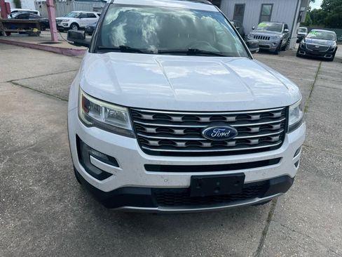 Used 2017 Ford Explorer XLT w/ Equipment Group 202A FWD image 5
