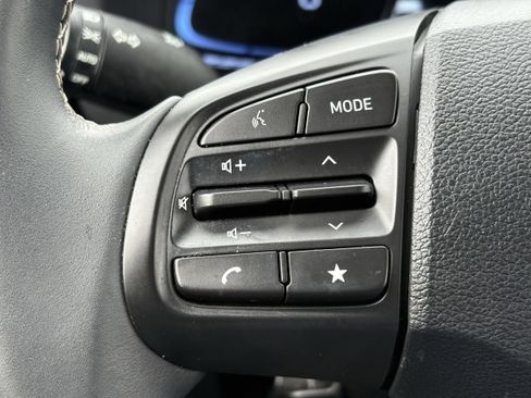 Used 2024 Hyundai Venue Limited image 17