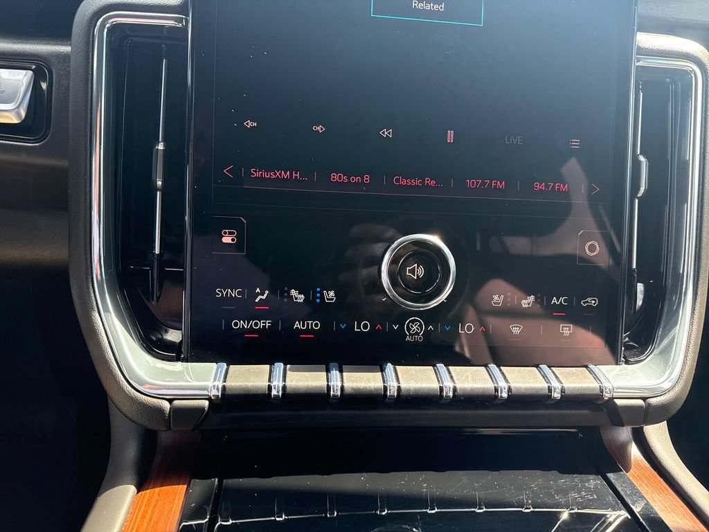 Used 2025 GMC Yukon XL Denali AWD/4WD image 31