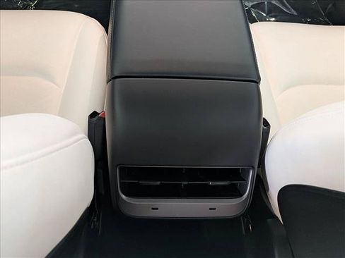 Used 2023 Tesla Model Y Long Range AWD/4WD image 19
