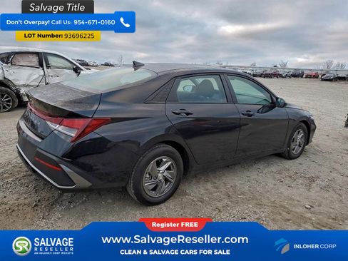 Used 2024 Hyundai Elantra SE FWD image 4
