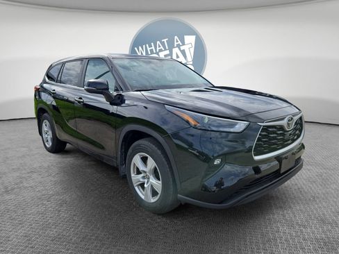 Used 2023 Toyota Highlander LE AWD/4WD image 1