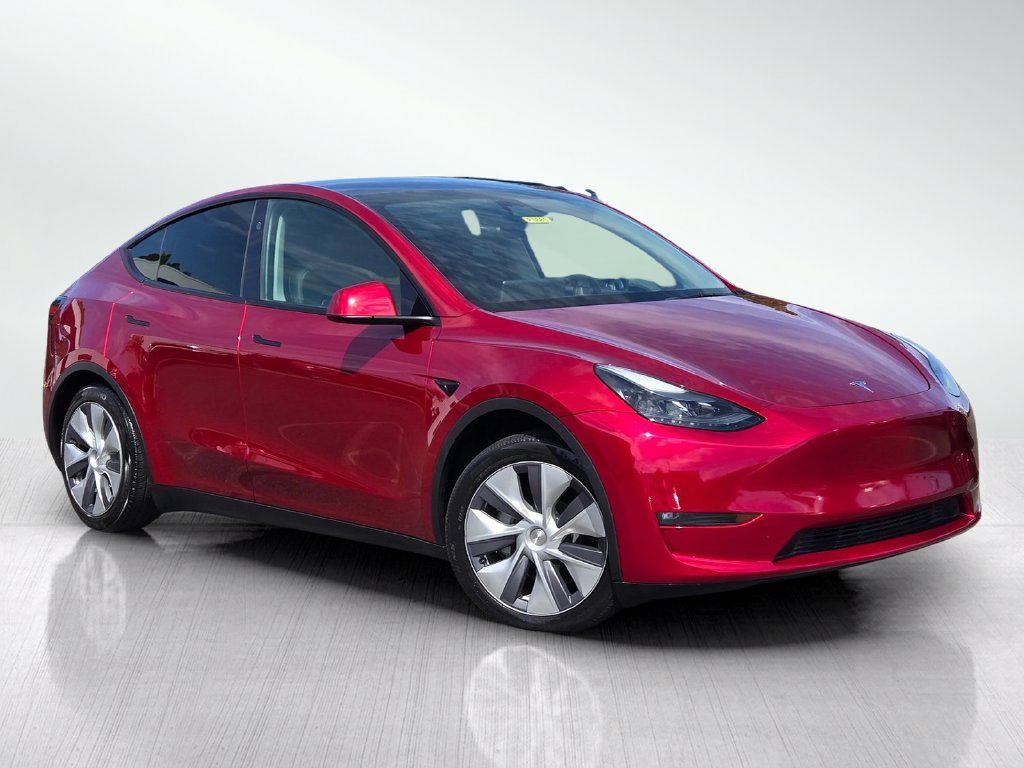 Used 2024 Tesla Model Y Long Range AWD/4WD image 1