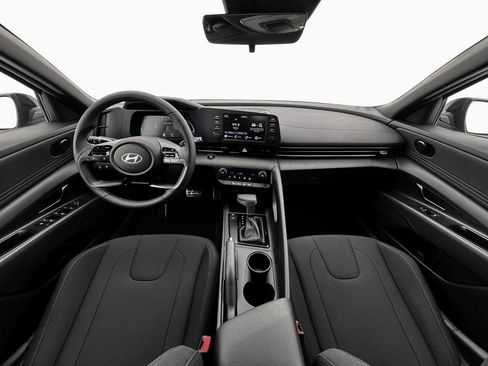 Certified 2025 Hyundai Elantra Sport FWD image 13