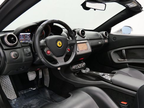Used 2011 Ferrari California RWD image 30