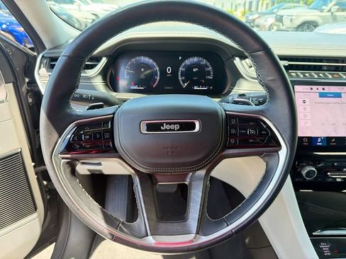 Used 2022 Jeep Grand Cherokee Overland AWD/4WD image 12