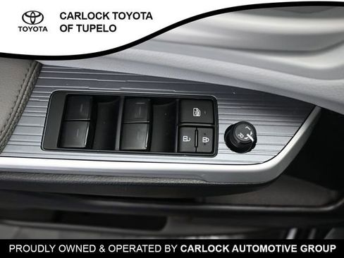 Used 2025 Toyota Sienna LE image 19