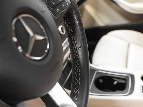 Used 2019 Mercedes-Benz GLA 250 4MATIC image 30