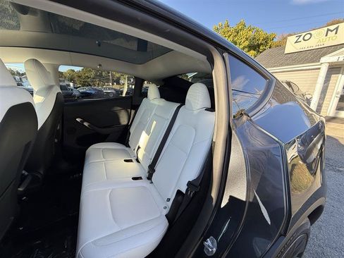 Used 2024 Tesla Model Y Long Range AWD/4WD image 13