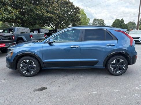 Used 2023 Kia Niro Wave w/ Wave Preserve Package FWD image 5