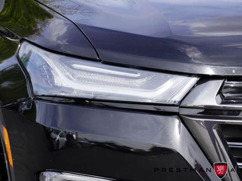Used 2022 Chevrolet Traverse Premier w/ Redline Edition FWD image 16