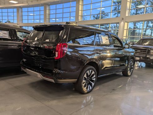 New 2025 Ford Expedition Platinum w/ Platinum Ultimate Package image 4
