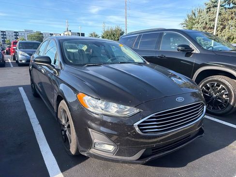 Used 2019 Ford Fusion SE w/ Equipment Group 151A FWD image 4