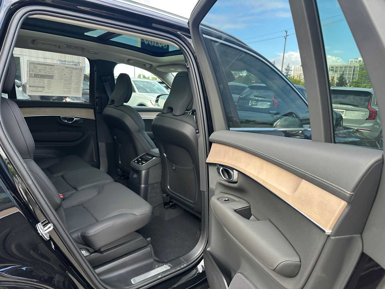 New 2026 Volvo XC90 T8 Plus w/ Protection Package AWD/4WD image 13