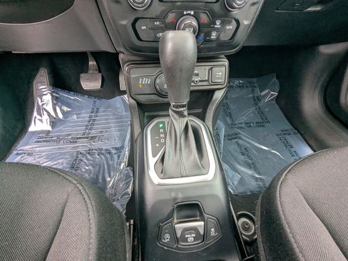 Used 2020 Jeep Renegade Latitude w/ Popular Equipment Group image 25