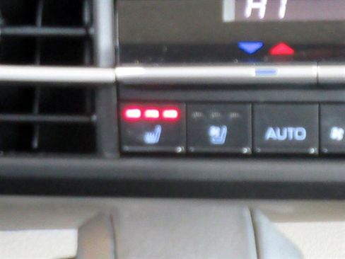 Used 2021 Toyota Sienna Limited image 37