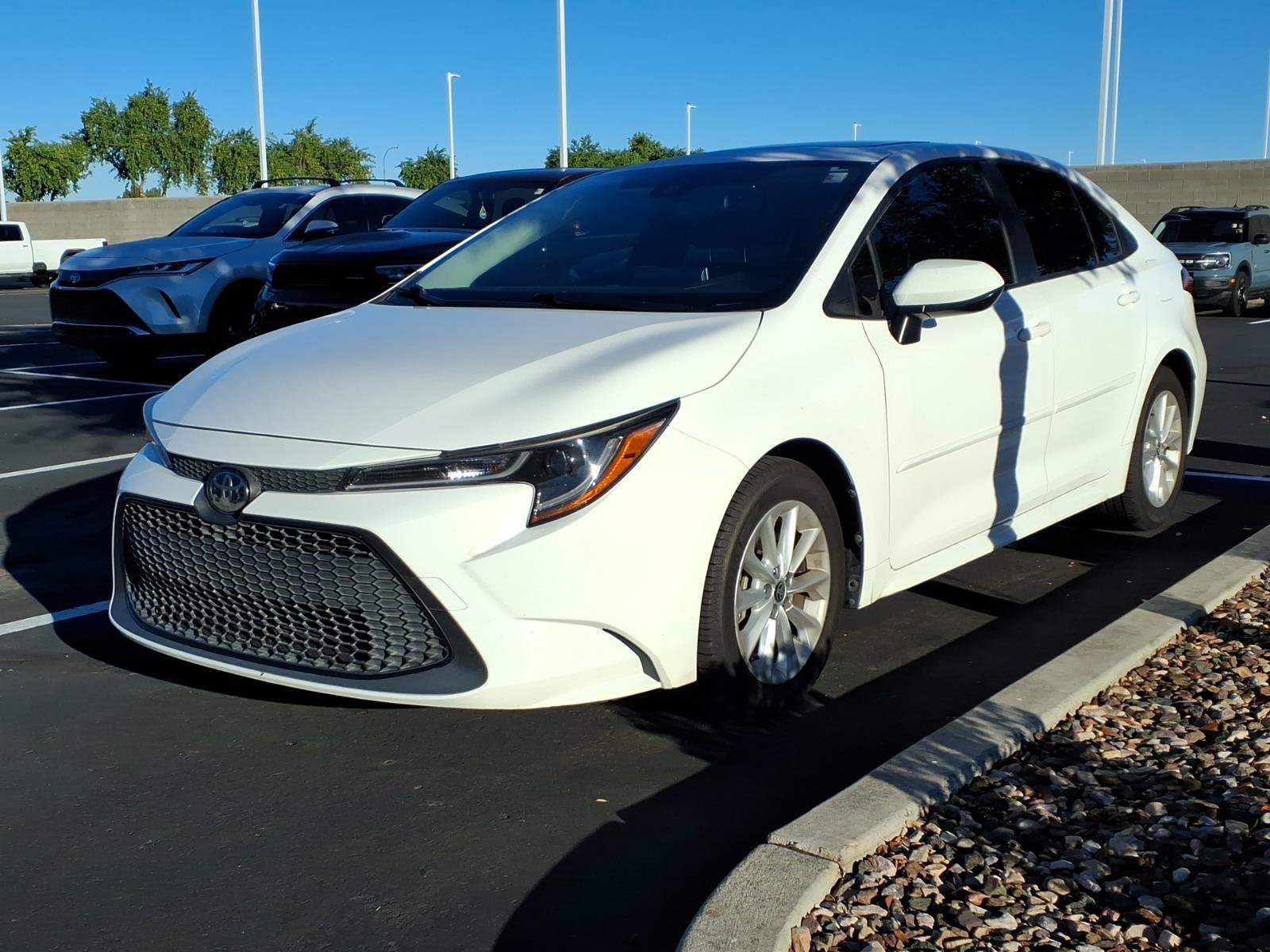 Used 2020 Toyota Corolla LE w/ LE Premium Package FWD image 2