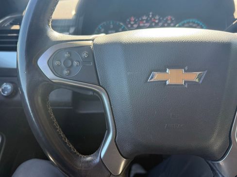 Used 2017 Chevrolet Suburban LT image 19