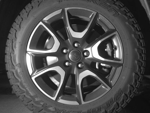 Used 2025 Jeep Compass Trailhawk image 13