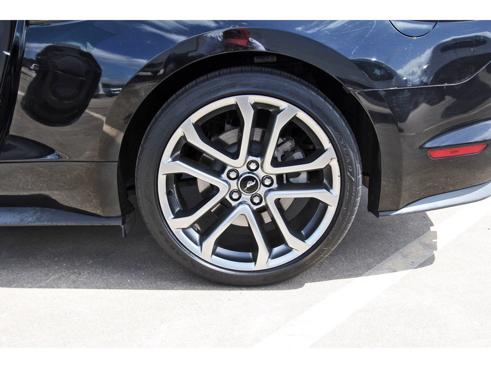 Used 2018 Ford Mustang GT Premium RWD image 28