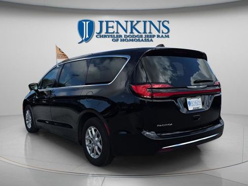 Certified 2024 Chrysler Pacifica Touring-L image 5