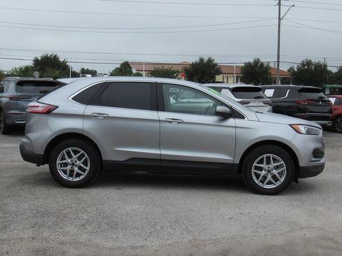 Used 2024 Ford Edge SEL image 3