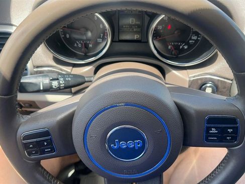 Used 2012 Jeep Grand Cherokee Laredo w/ Laredo E Group AWD/4WD image 35