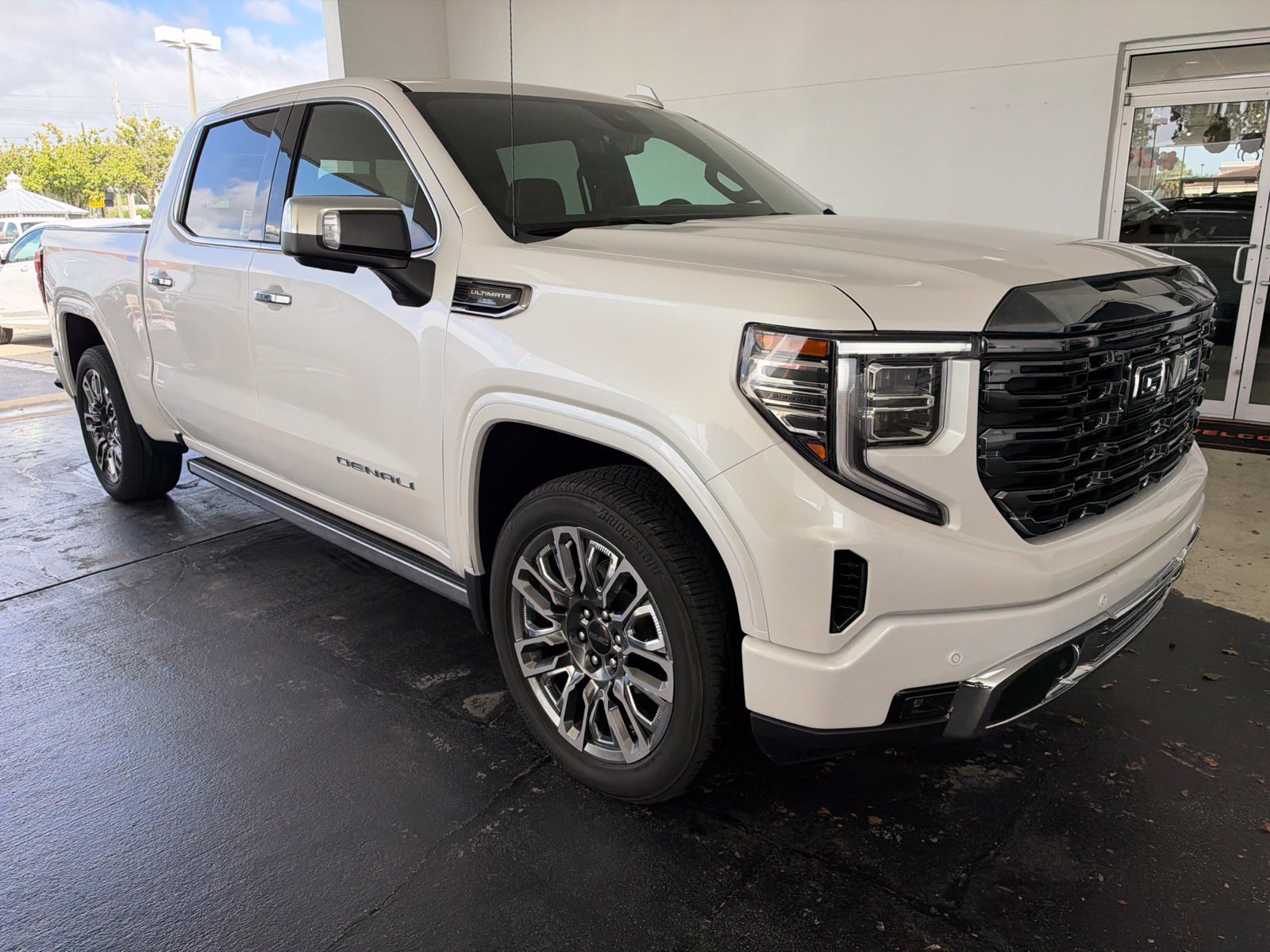 Used 2024 GMC Sierra 1500 Denali Ultimate AWD/4WD image 2