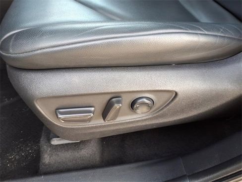 Used 2022 Toyota Highlander XLE image 17