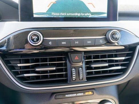 Used 2022 Ford Escape SE image 24