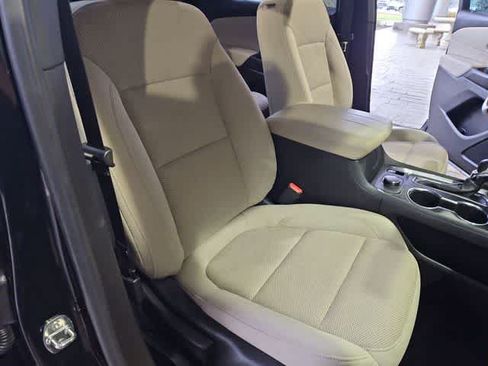 Used 2022 Chevrolet Traverse LT FWD image 39