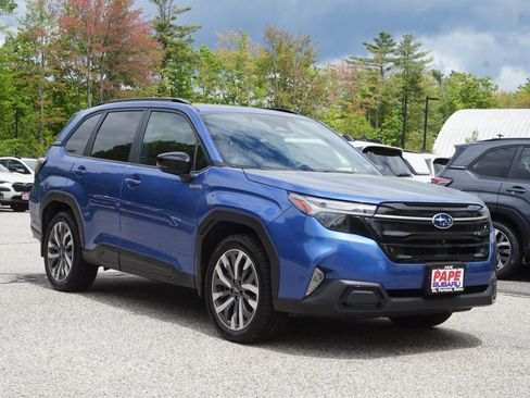 Used 2025 Subaru Forester Touring AWD/4WD image 3