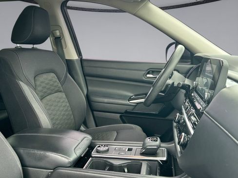 Used 2022 Nissan Pathfinder S AWD/4WD image 6