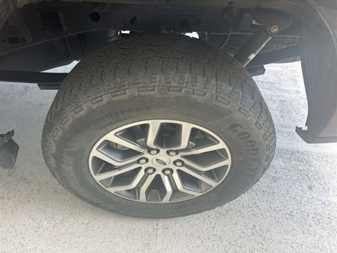 Used 2022 Ford F150 Lariat w/ Trailer Tow Package AWD/4WD image 9