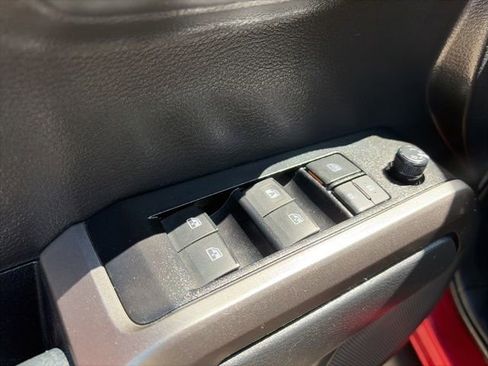 Used 2022 Toyota Tacoma SR5 RWD image 12