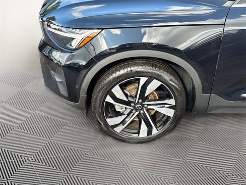 Used 2024 Volvo XC40 B5 Plus image 34