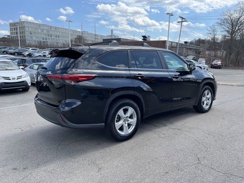 Certified 2023 Toyota Highlander L image 8