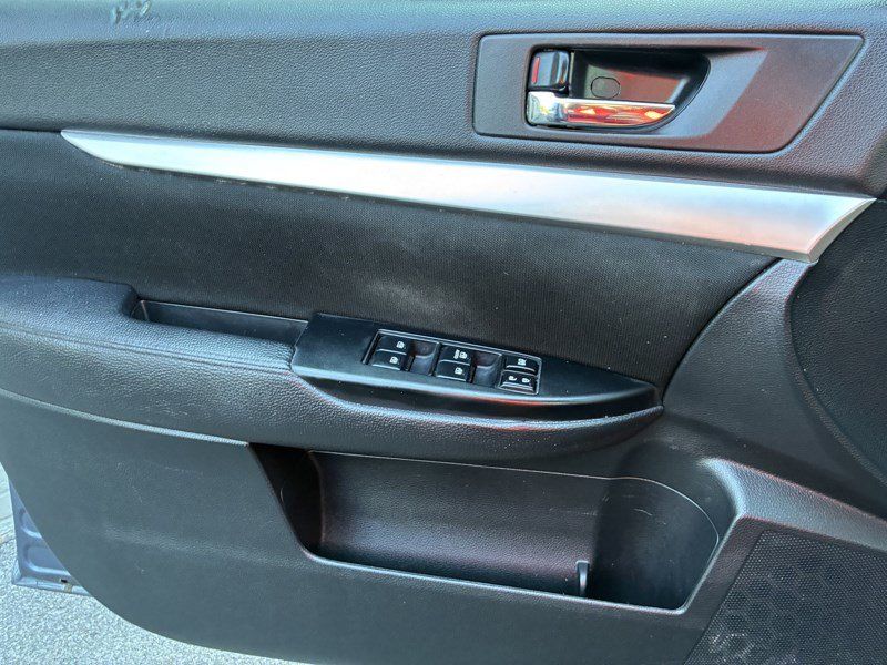 Used 2014 Subaru Outback 2.5i Premium AWD/4WD image 12