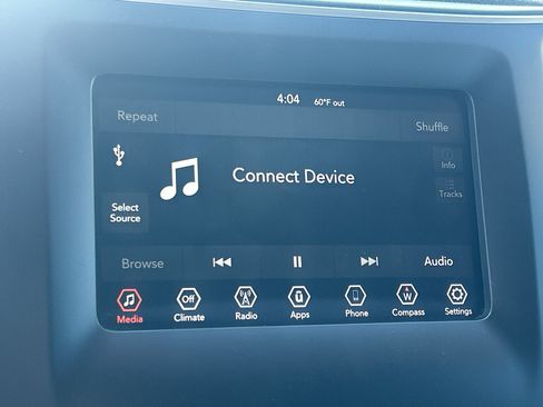 Used 2019 Jeep Cherokee Latitude w/ Popular Appearance Group AWD/4WD image 23