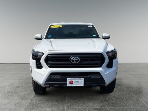 Certified 2024 Toyota Tacoma SR5 AWD/4WD image 9
