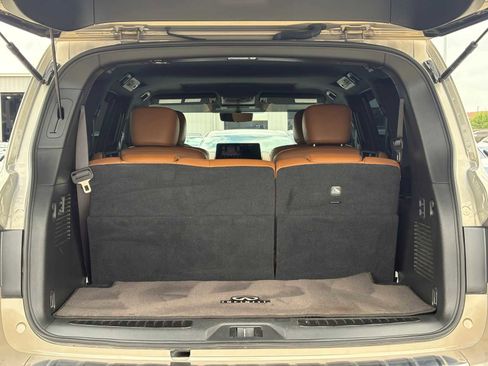 Used 2024 INFINITI QX80 Sensory AWD/4WD image 10