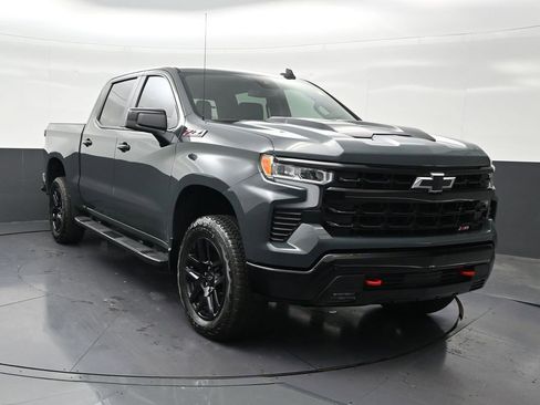 Used 2025 Chevrolet Silverado 1500 LT Trail Boss w/ Convenience Package II AWD/4WD image 8