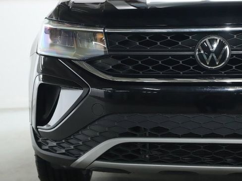 Used 2024 Volkswagen Taos SE image 6