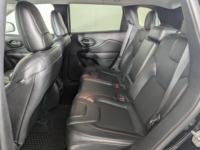 Used 2022 Jeep Cherokee Trailhawk AWD/4WD image 22