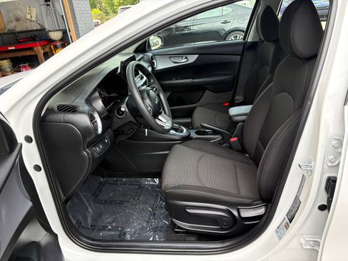 Used 2023 Kia Forte LXS w/ LXS Technology Package FWD image 9