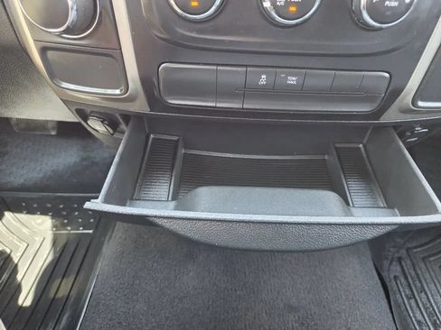 Used 2015 RAM 1500 Classic SLT RWD image 33