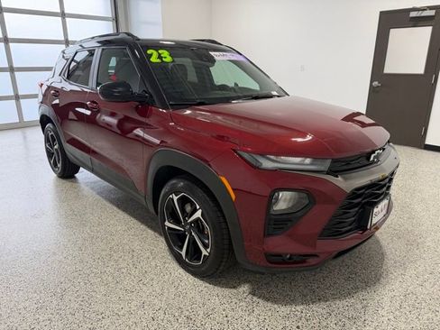 Used 2023 Chevrolet TrailBlazer RS w/ Convenience Package FWD image 2