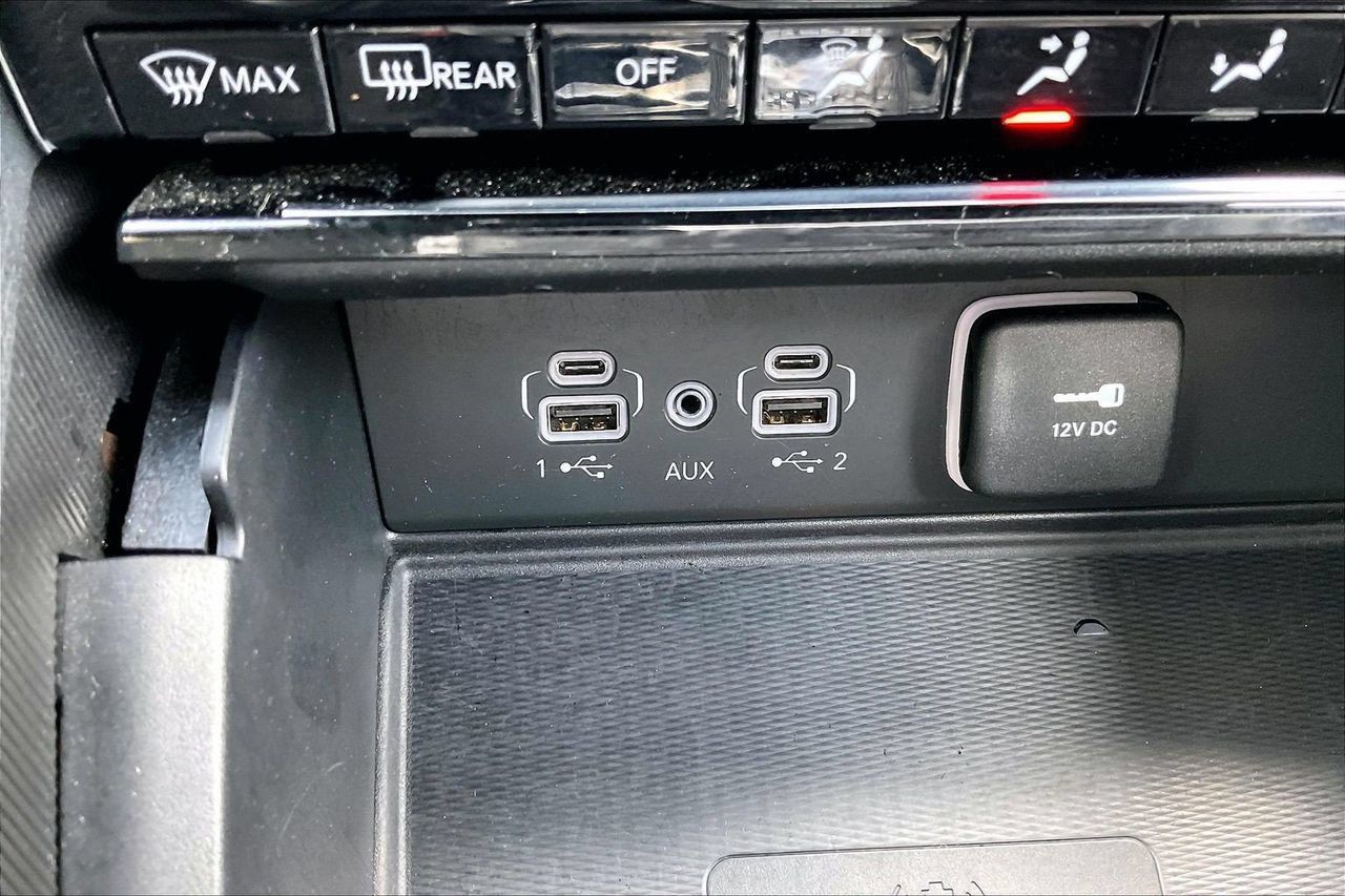 Used 2024 Jeep Grand Cherokee L Altitude AWD/4WD image 17