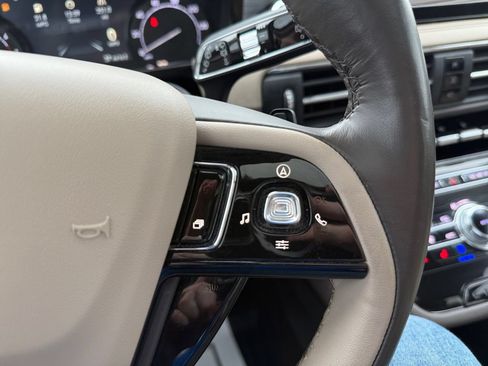 Used 2022 Lincoln Corsair AWD w/ Premium Package image 16