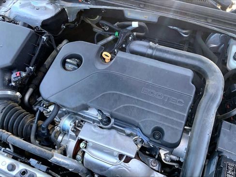 Used 2020 Chevrolet Malibu LT FWD image 33
